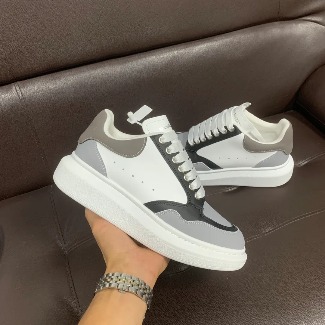 👟👟Ex-factory price 600👟👟 Professional McQueen factory. Top version. Couple style Alexander McQUEEN high version has been upgraded to the highest quality again✅ 💪McQueen Spring, Summer, Autumn and Winter top version Purchasing level✅ Recruiting nationwide online and offline agents to join🤝 🏆Fabric: Original materials imported from Italy. Texture, water-resistant and non-discoloring 🏆Inner lining: ️A-grade Italian imported lining resistant to dirt, sweat-absorbent, breathable and comfortable 🏆Foot pads: top-grade imported Italian super-soft cowhide leather 🏆Outsole: PU+counter 1:1 🏆Shoe box: original white box. Plus white flip cover for double-layer protection. Cloth bag. Handbag. Certificate of 1:1 mold opening, 4-piece set. Delivered with a pair of shoelaces. 🖕🏿🖕🏿🖕🏿 You can choose any pair of shoelaces in any color of our factory 🏆Code number: women's 34-41. men's 38-46 🏆Special remarks (women's code 34.40.41, men's code 38.45.46 is customized, no returns or exchanges) Win-win cooperation 🤝